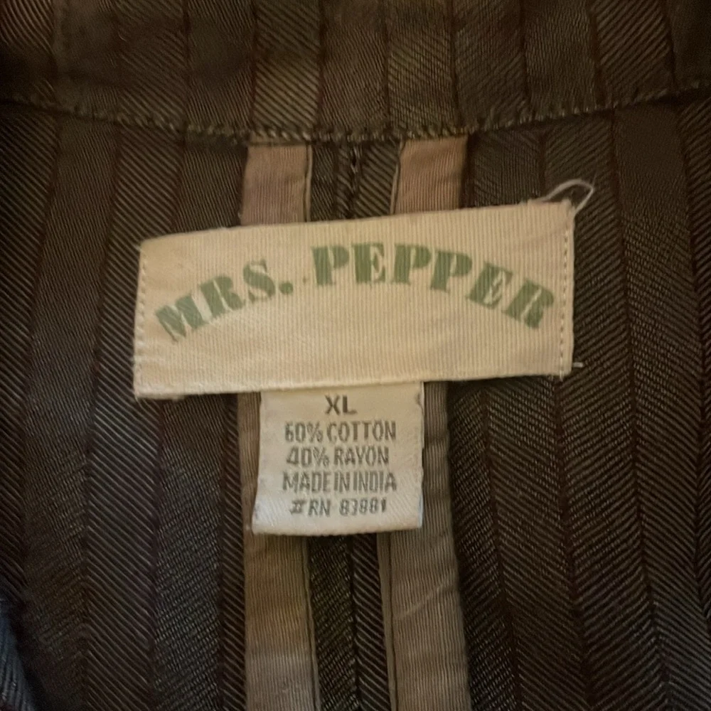 Mrs. Pepper Brown Coat - Picture 2 of 5